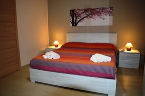 2 bedrooms, desk, iron/ironing board, free WiFi