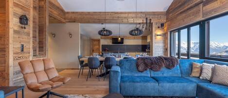 Apartment (4 Bedrooms) | Front of property
