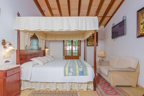 4 dormitorios, tabla de planchar con plancha, cuna de viaje