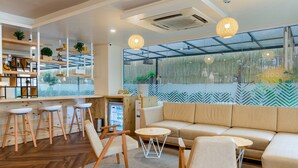 Lobby-lounge