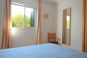 2 chambres, fer et planche à repasser, lit parapluie, Wi-Fi