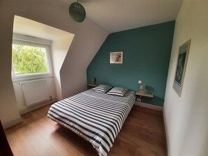 6 bedrooms, iron/ironing board, free WiFi - Gîte de la Fontaine Blanche sleeps 14 (Sainte-Sève)