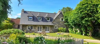 Gîte de la Fontaine Blanche sleeps 14