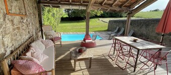 La Grange: Between sea and mountains, spacious gîte with private pool.