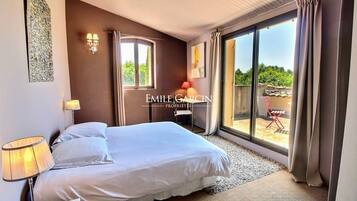 3 bedrooms, iron/ironing board, travel crib, free WiFi
