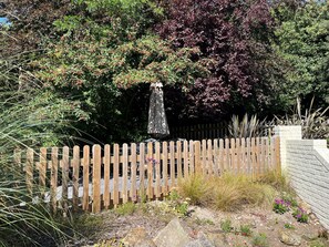 Property grounds - Ravelston Grange - stylish, spacious garden flat (Eastbourne)