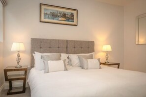2 bedrooms, iron/ironing board, free WiFi, bed sheets - Ravelston Grange - stylish, spacious garden flat (Eastbourne)