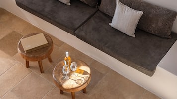 CALDERA PREMIUM SUITES WITH HOT TUB | Minibar, desk, soundproofing, free WiFi