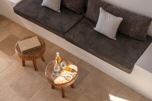 Minibar, escritorio, sistema de insonorización y wifi gratis 