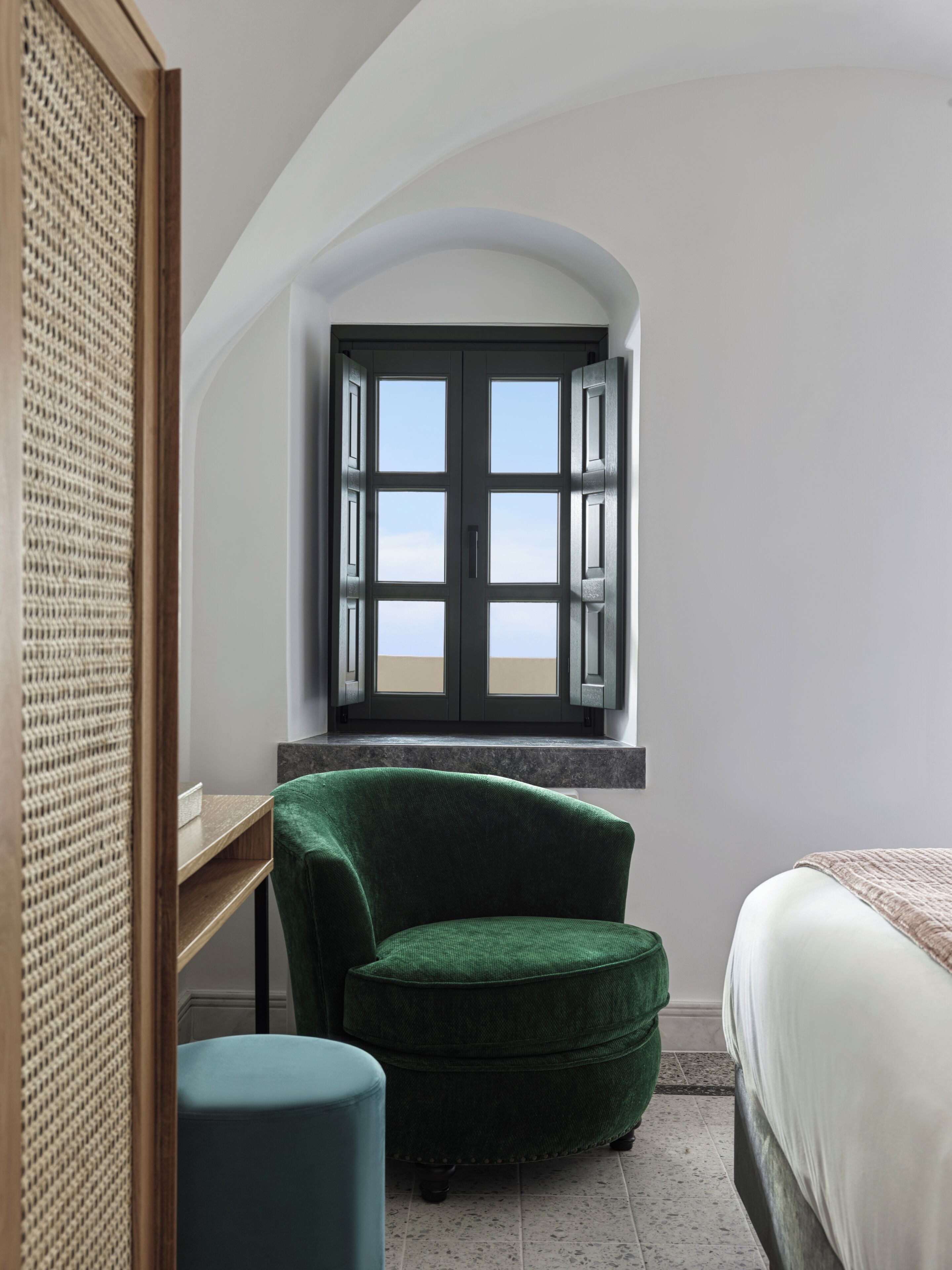 Suite, 2 habitaciones, vista a la alberca | Minibar, escritorio, insonorización y wifi gratis 