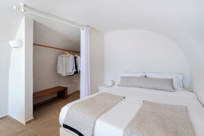Honeymoon kamer | Een minibar, een bureau, geluiddichte muren, gratis wifi