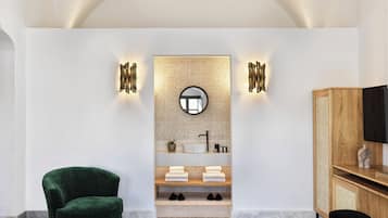 Minibar, escritorio, sistema de insonorización y wifi gratis