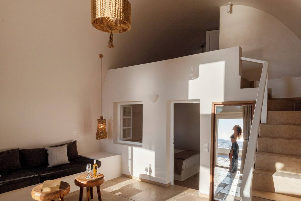 CALDERA PREMIUM SUITES WITH HOT TUB | Minibar, desk, soundproofing, WiFi (free)
