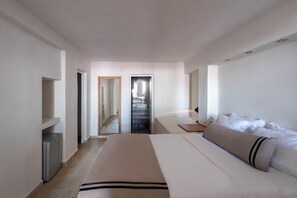 Minibar, desk, soundproofing, free WiFi - La Maltese Estate (Santorini)