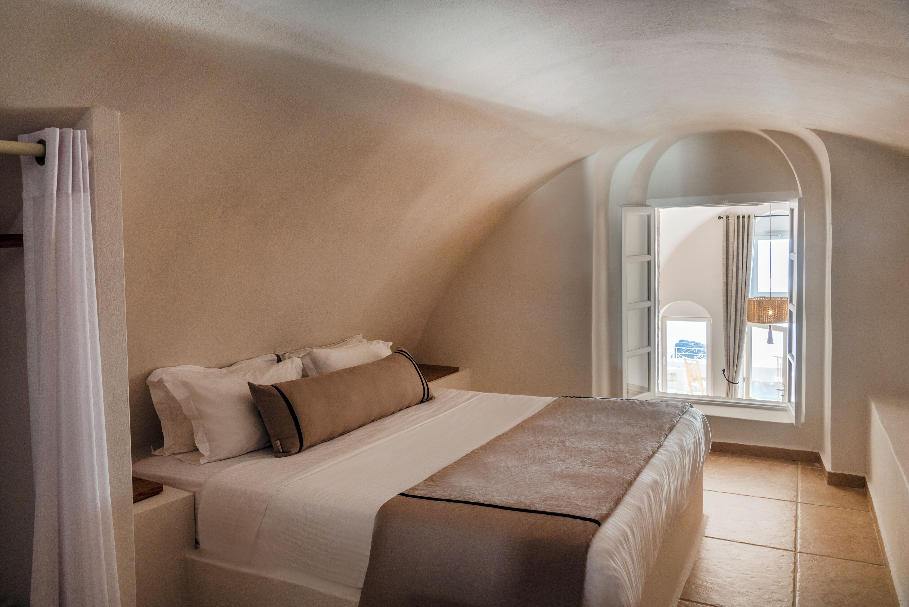 CALDERA PREMIUM SUITES WITH HOT TUB