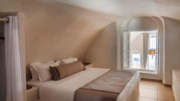 CALDERA PREMIUM SUITES WITH HOT TUB