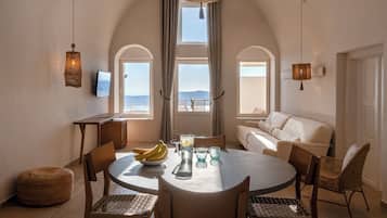 CALDERA PREMIUM SUITES WITH HOT TUB