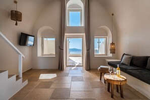 Senior Suite Hot Tub (Caldera View) | Living area