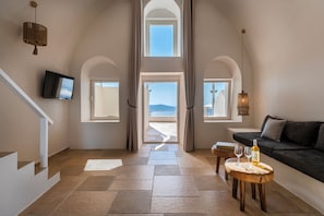 Senior Suite Hot Tub (Caldera View) | Living area