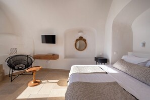 Minibar, escritorio, sistema de insonorización y wifi gratis 