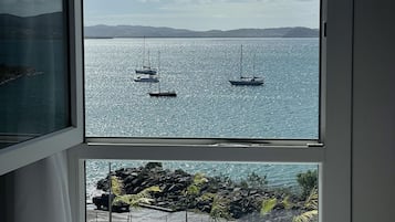 Premium bedding, in-room safe, desk, iron/ironing board