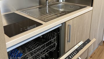 Fridge, stovetop, dishwasher, electric kettle