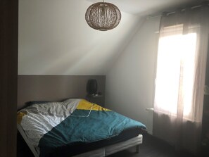 5 Schlafzimmer, Schreibtisch, kostenloses WLAN, Bettwäsche