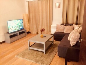Living room - Entire Beautiful 2-bed Apartment in Dartford Kent (Dartford)