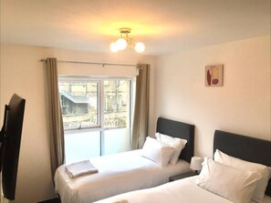 3 chambres, fer et planche à repasser, Wi-Fi gratuit, draps fournis