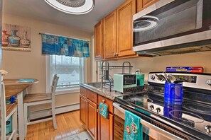 Fridge, microwave, stovetop, coffee/tea maker - Cozy Third-Story Apartment in Dtwn Brockton! (Brockton)