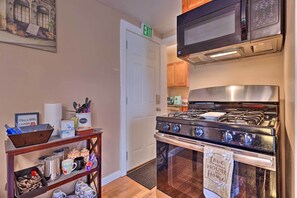 Fridge, microwave, stovetop, dishwasher - Stunning Brockton Apt < 4 Mi to Westgate Mall! (Brockton)