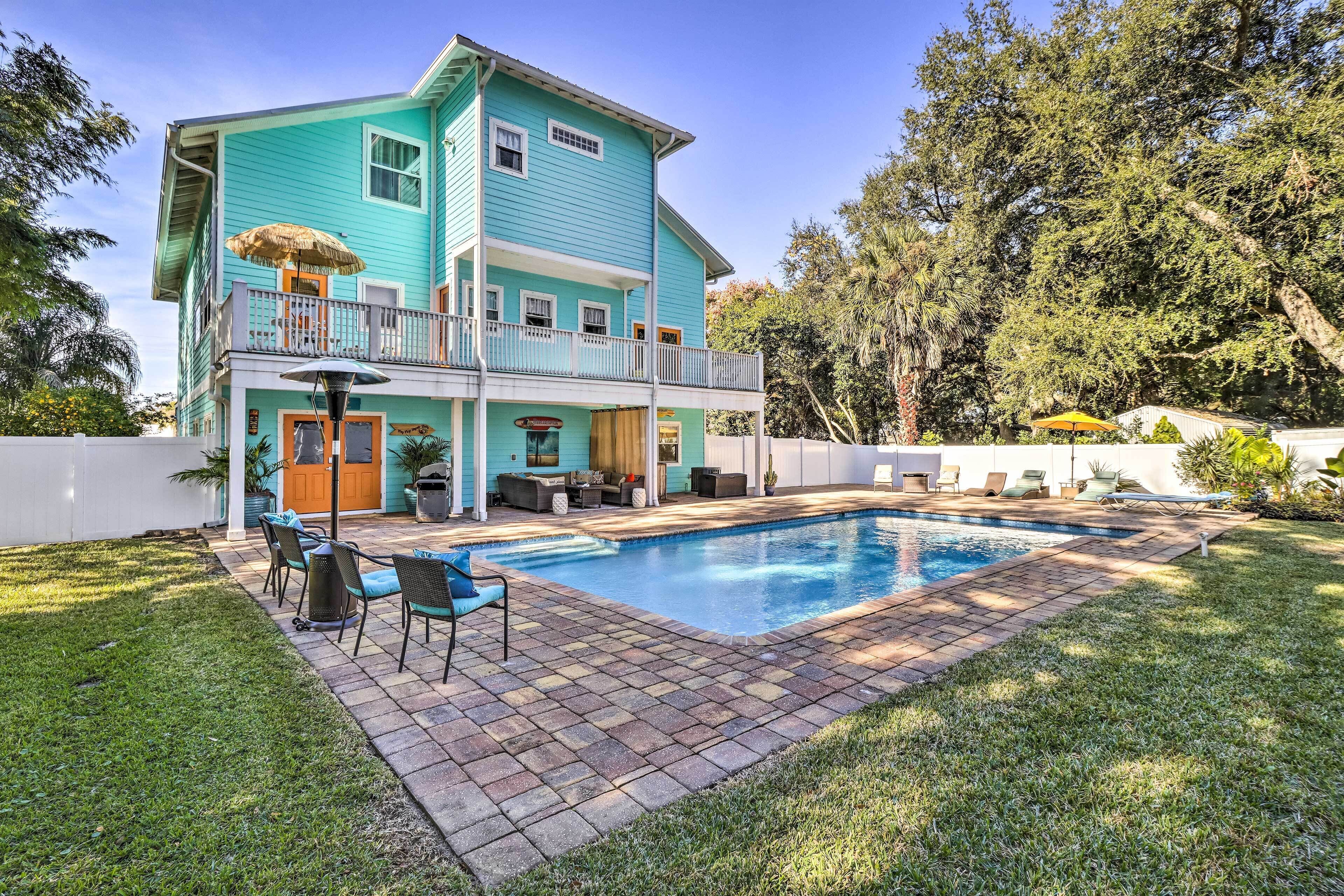 Studio w/ Pool & Gas Grill < 1 Mi to River