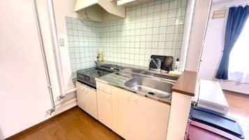 冰箱、微波炉、炉灶、厨具/餐具