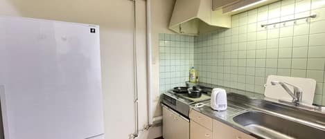 Frigorífic, microones i placa de cuina