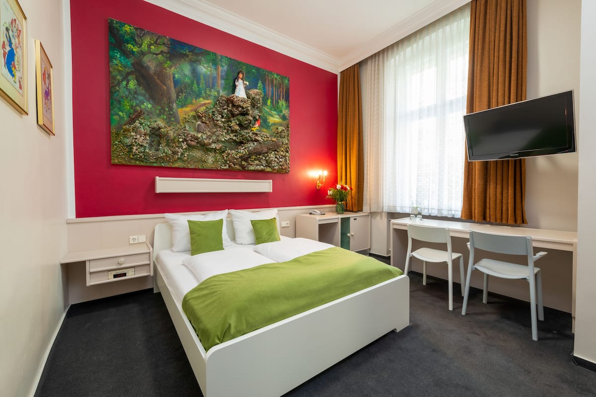 1 bedroom, hypo-allergenic bedding, individually decorated