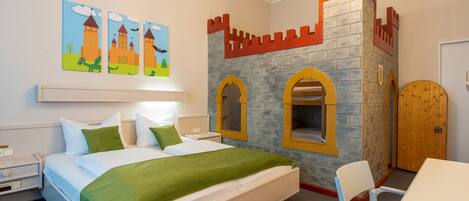 家庭客房 | 防敏寢具、獨特設計、獨特裝修、書桌