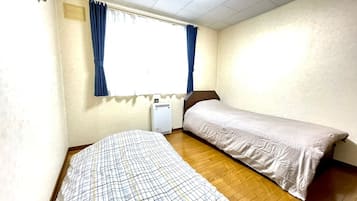 1 bedroom, desk, free WiFi, bed sheets