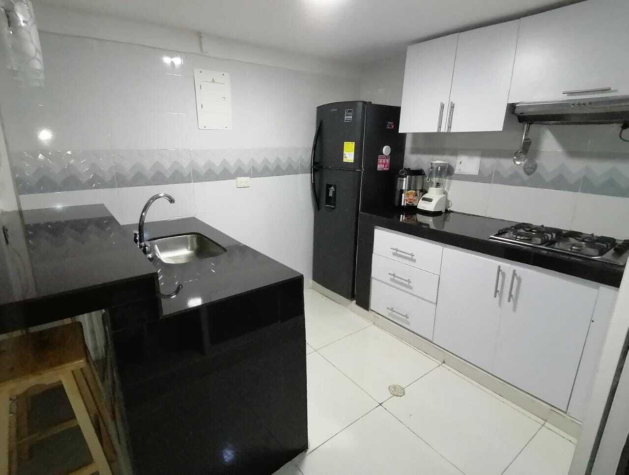 Cookware/dishes/utensils, dining tables