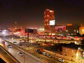 المنطقة المحيطة بالمنشأة