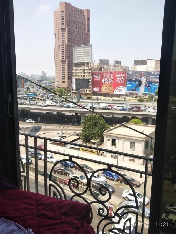 المنطقة المحيطة بالمنشأة