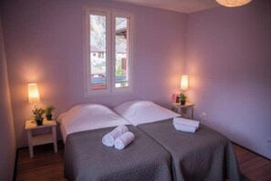 3 bedrooms, iron/ironing board, travel cot, free WiFi