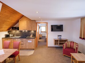 Comfort Apartment, Non Smoking, Mountain View | Private kitchen | Fridge, microwave, dishwasher, electric kettle