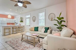 TV - Easy Walk to Seagrove Beach: 'Beverly Bungalow' (Santa Rosa Beach)