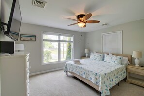 3 bedrooms, laptop workspace, iron/ironing board, travel cot - Family Home w/ Pool! 5 Mi to Ocean City Beach (Somers Point)