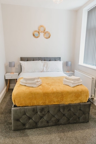 Gateshead Services Apartment - Ideal for holidays and contractors
