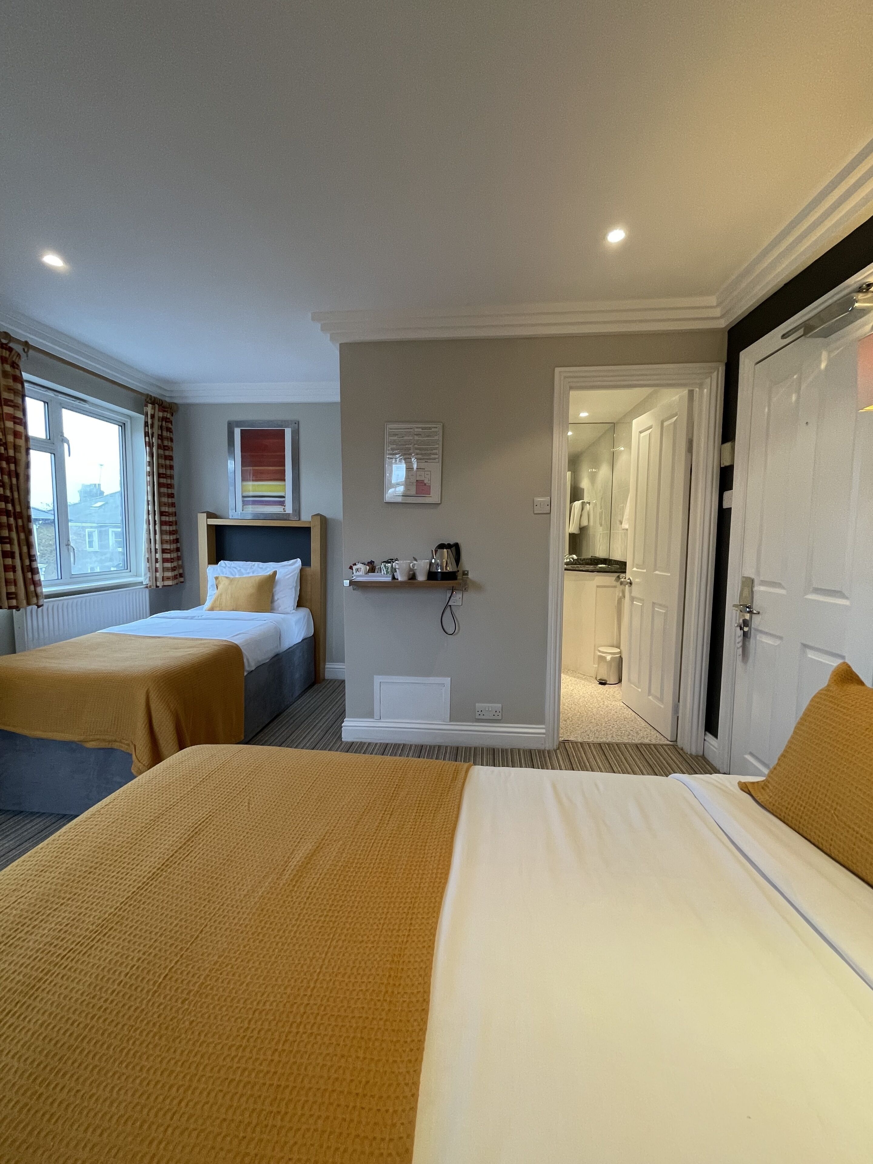 Kamar Triple Standar | Meja kerja, setrika/meja setrika, Wi-Fi gratis, dan seprai linen