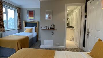 Standard Triple Room | Desk, iron/ironing board, free WiFi, bed sheets