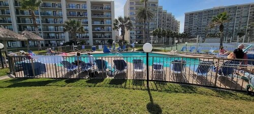 Beachfront Resort * Heated Pool * Sleeps Heaps (Saida Royale 9039) by RedAwning