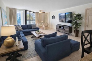 Apartment, 2 Bedrooms | Living area