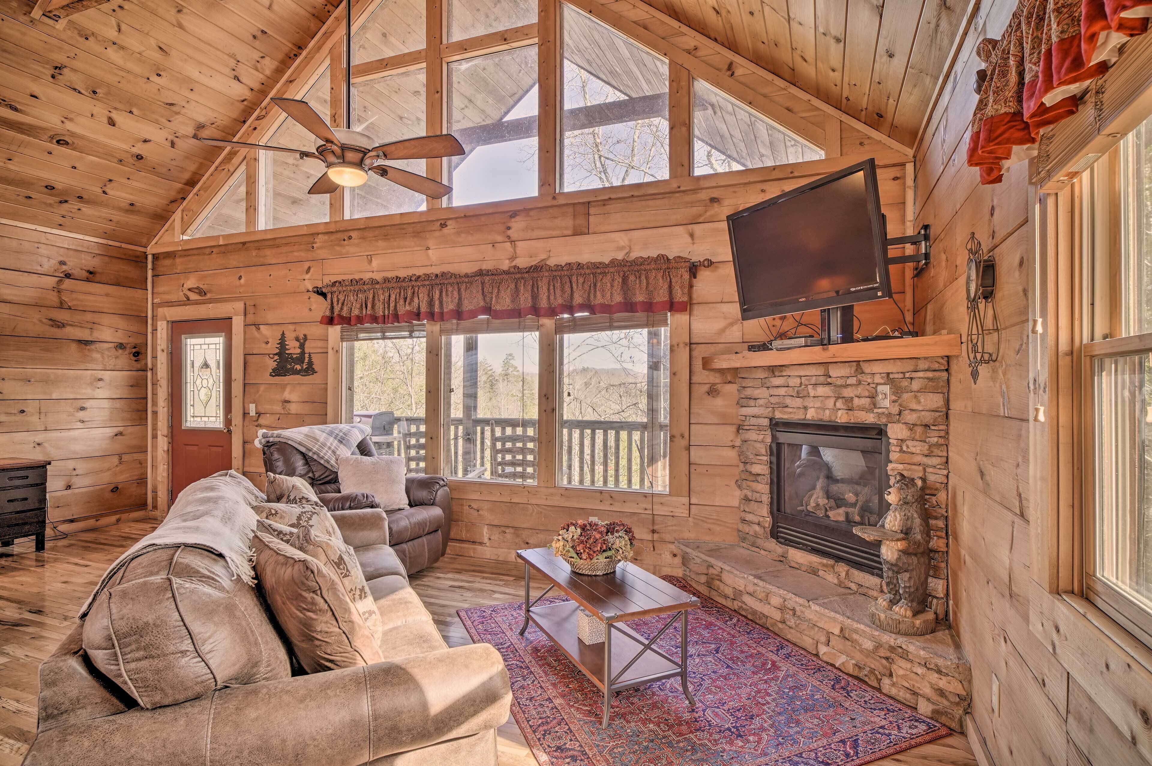 'The Great Escape:' Gatlinburg Getaway w/ Hot Tub!